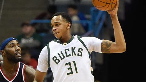 Bucks' John Henson accuses store of racial profiling 